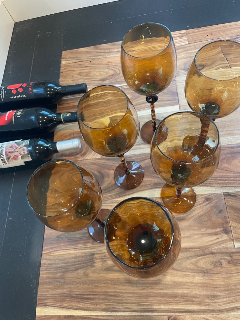 6 Beautiful, Amber colored Wine Glasses - Picture 3 of 8